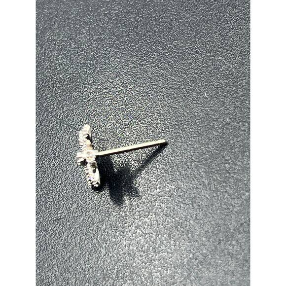 14k White Gold Diamond Vintage Flower Petal Design Stud Earrings - Picture 8 of 9